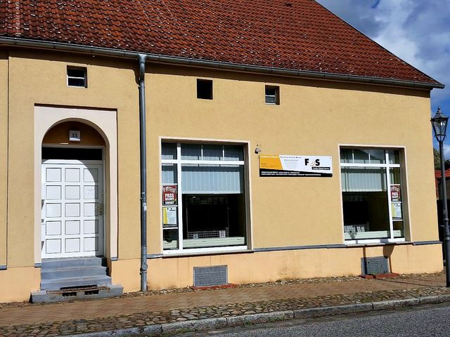 Das Büro von Franke Online Service in der Berliner Straße 11 in Kremmen, von der Straße aus gesehen